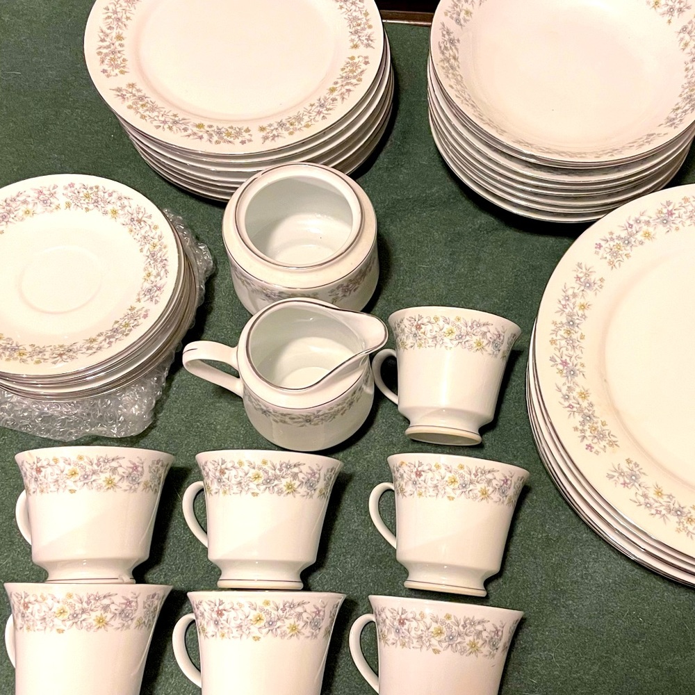 Dynasty Fine China - 'ELEGANCE' (38 piece) 7 settings, cream pitcher, sugar bowl